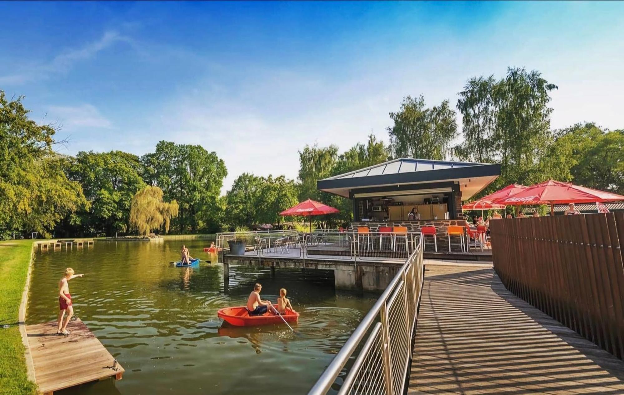 Villa Pipowagen Met Prive Hot Tub à Lanaken Extérieur photo