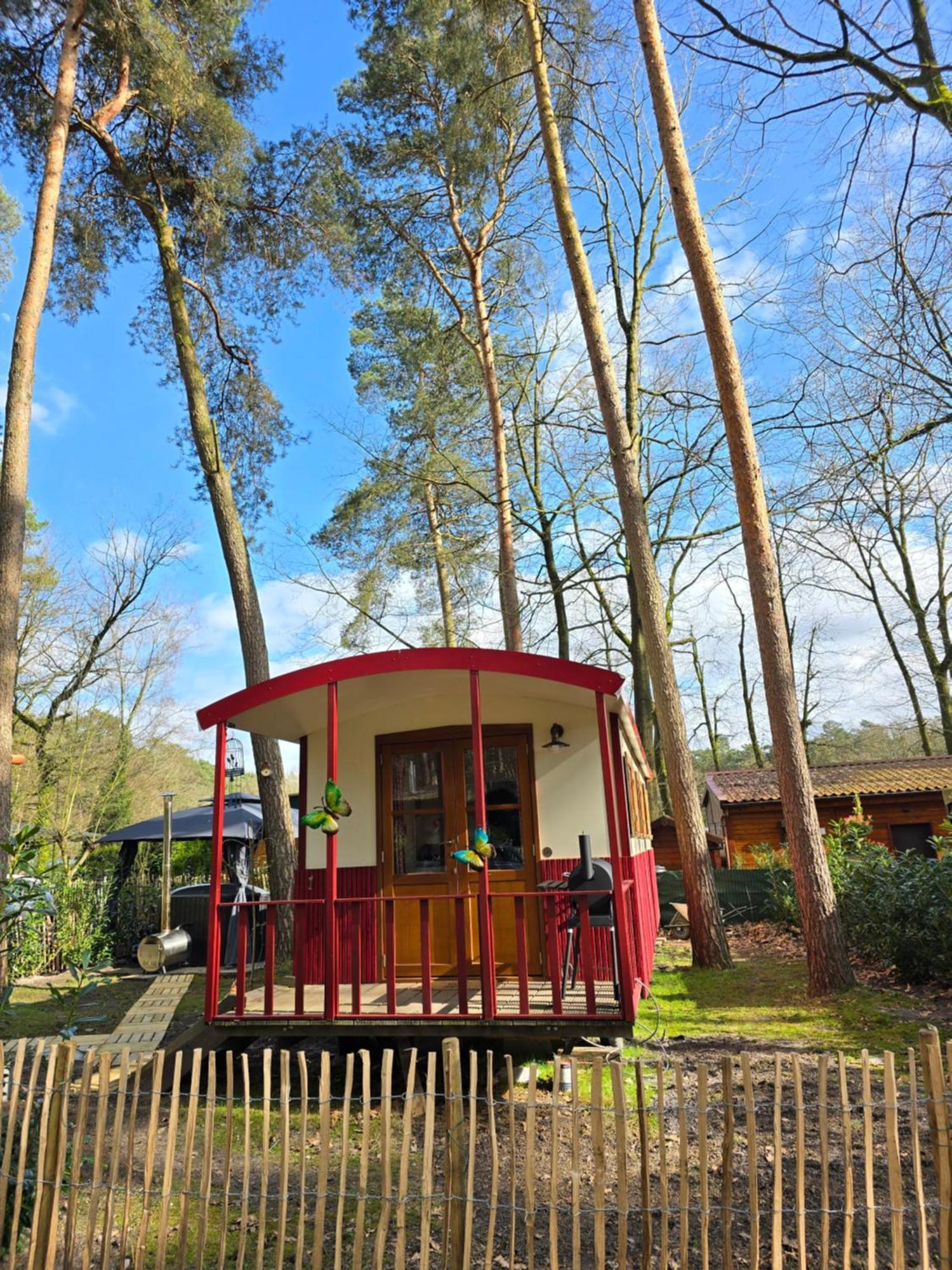Villa Pipowagen Met Prive Hot Tub à Lanaken Extérieur photo