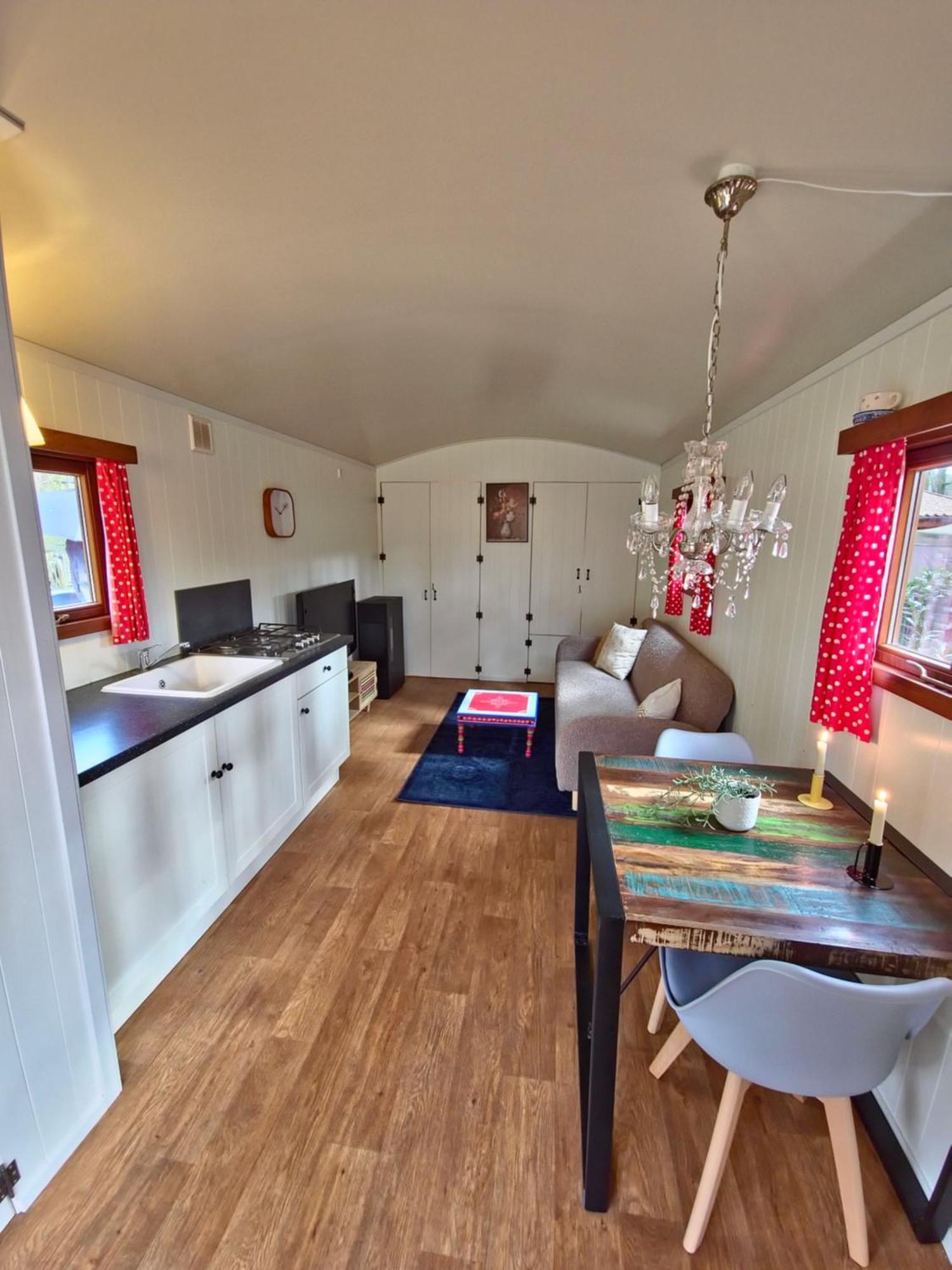 Villa Pipowagen Met Prive Hot Tub à Lanaken Extérieur photo